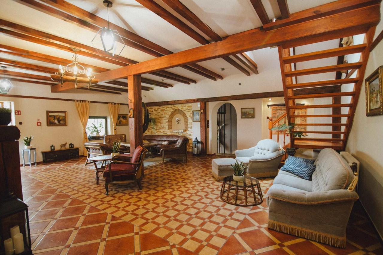 Podkowa Modliszow Villa Buitenkant foto